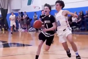 球是打進了，但這過程有點過于夸張了